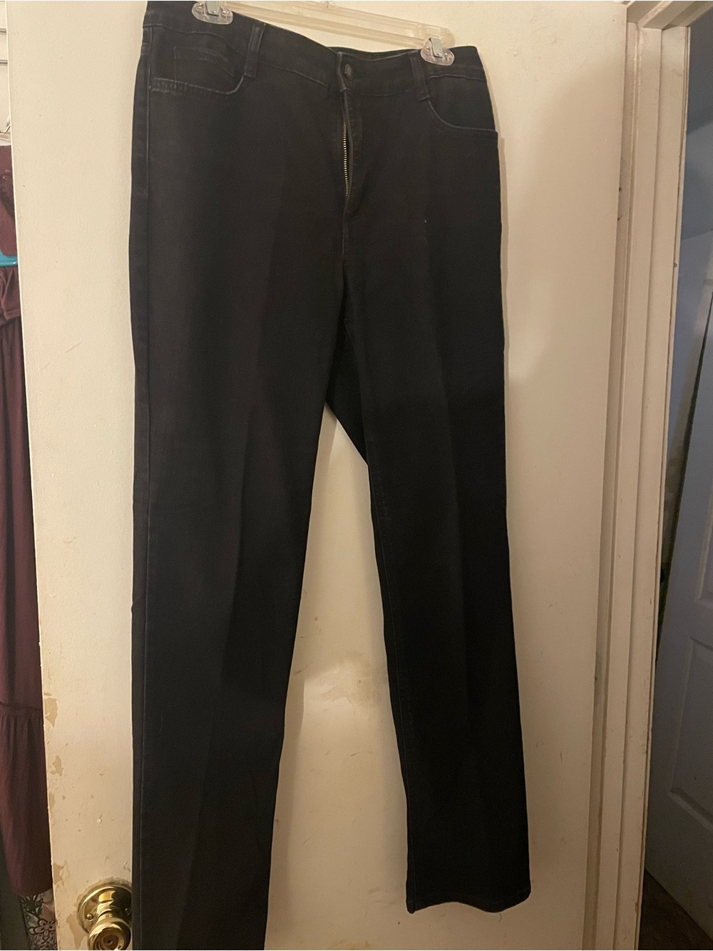 Women’s  Black Straight-Leg Jeans